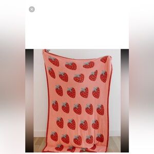 LUX 🍓 Strawberry and Cream butter soft blanket